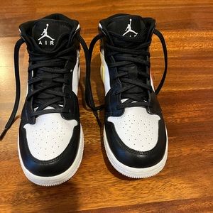 Nike Air Jordan hi top sneakers -size 6Y